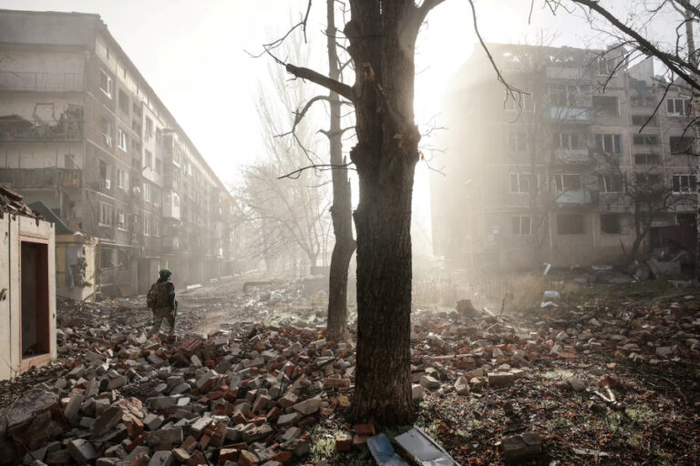 US envoy says Ukraine peace deal is close but Moscow says it wants radical changes