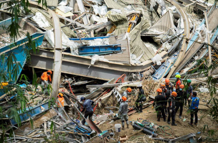 Death toll in Philippines landfill collapse rises to 4